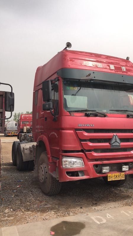 6x4ドライブ3座席とのモードによって使用されるトラクターのトラックのSinotruck HOWOのブランド