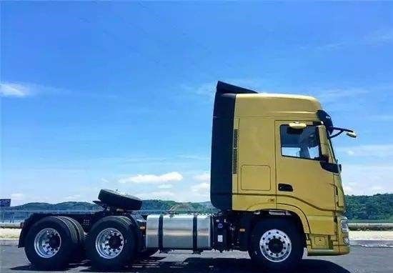 6x4ドライブ モードによって使用されるトラクターのトラックDONGFENGのブランドのユーロIIIのエミッション規格