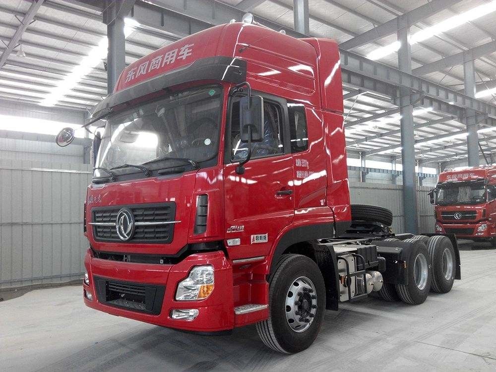 Dongfengはトラックのトレーラー、使用されたトラクターの単位7560×2500×3030mm 6×4ドライブ モードを使用しました