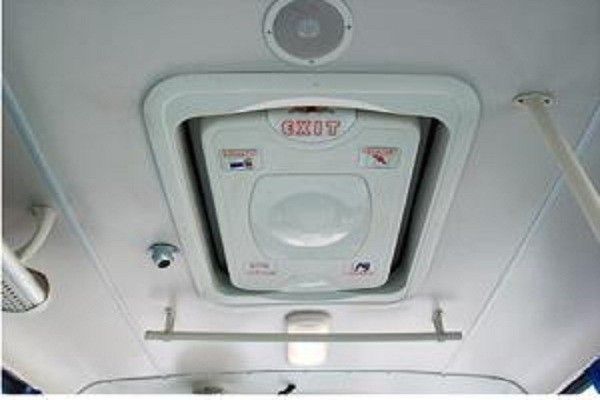 ZHONGTONGのブランドはコーチ バスを2011の年24の座席Yuchaiエンジンの最高力80kw使用しました