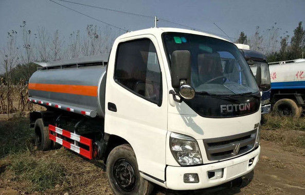 5-16トンは石油タンカーDONGFENG/FOTON/HOWOのブランドのディーゼル燃料のタイプを使用しました