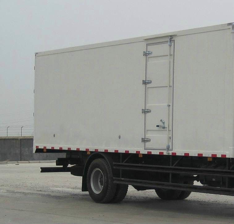 Sinotruk Howo第2手の貨物自動車は2015年160hp 4×2ドライブ モード9995x2498x3750mmを作りました