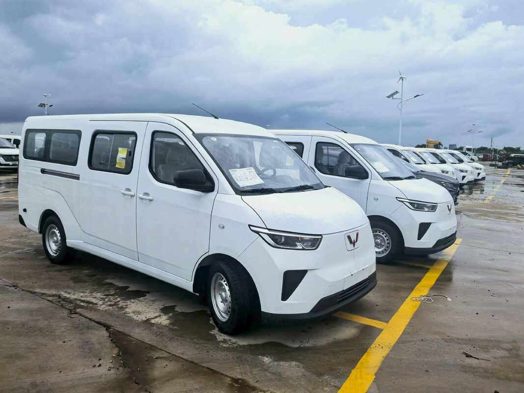 武陵陽光EV、電気ミニバス、9人乗り電気乗用バン、純電気シャトルバス、小型電気バス、LHD電気マイクロバス