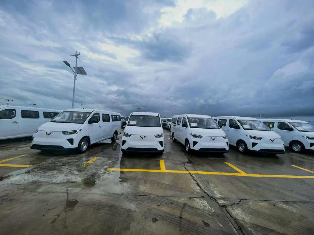 武陵陽光EV、電気ミニバス、9人乗り電気乗用バン、純電気シャトルバス、小型電気バス、LHD電気マイクロバス