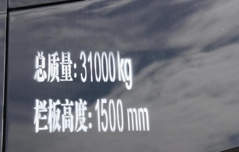 8x4ドライブ420HPユーロIV/Dongfeng Cummins EngineのVによって使用される仕事のトラック