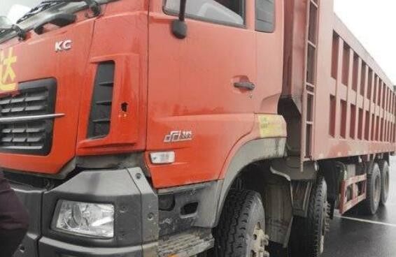 385HP赤い色の使用された頑丈なトラック、ディーゼル秒針のダンプ トラック