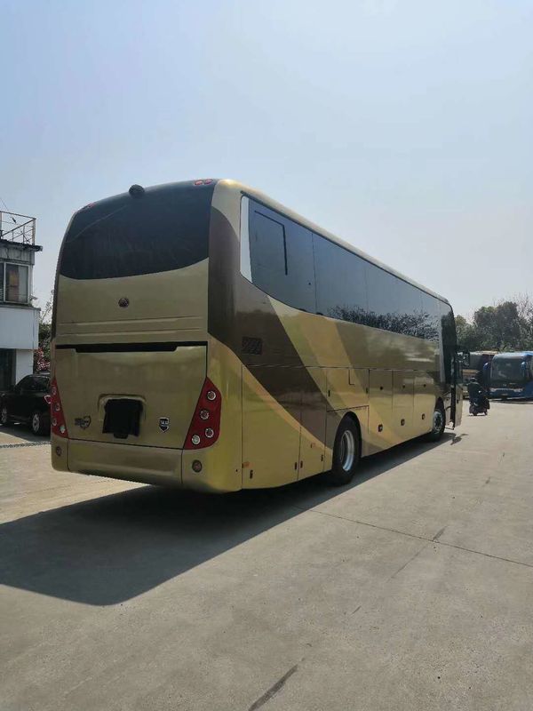 2013年によって使用されるYutongは59 Seatersを1つの層および半分の左手のステアリング バスで運びます