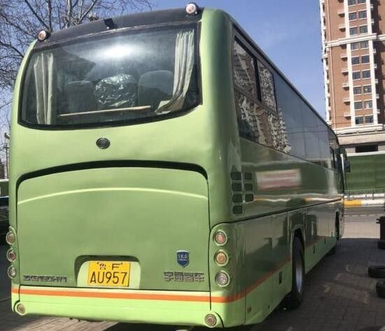 相互使用されたYutongはZk 6107モデル55座席任意色をバスで運ぶ