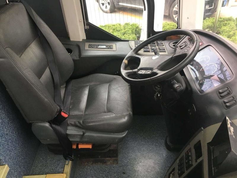 55座席より高く2013年を操縦する赤い旅行によって使用される乗客バスKLQ6147ディーゼル左手