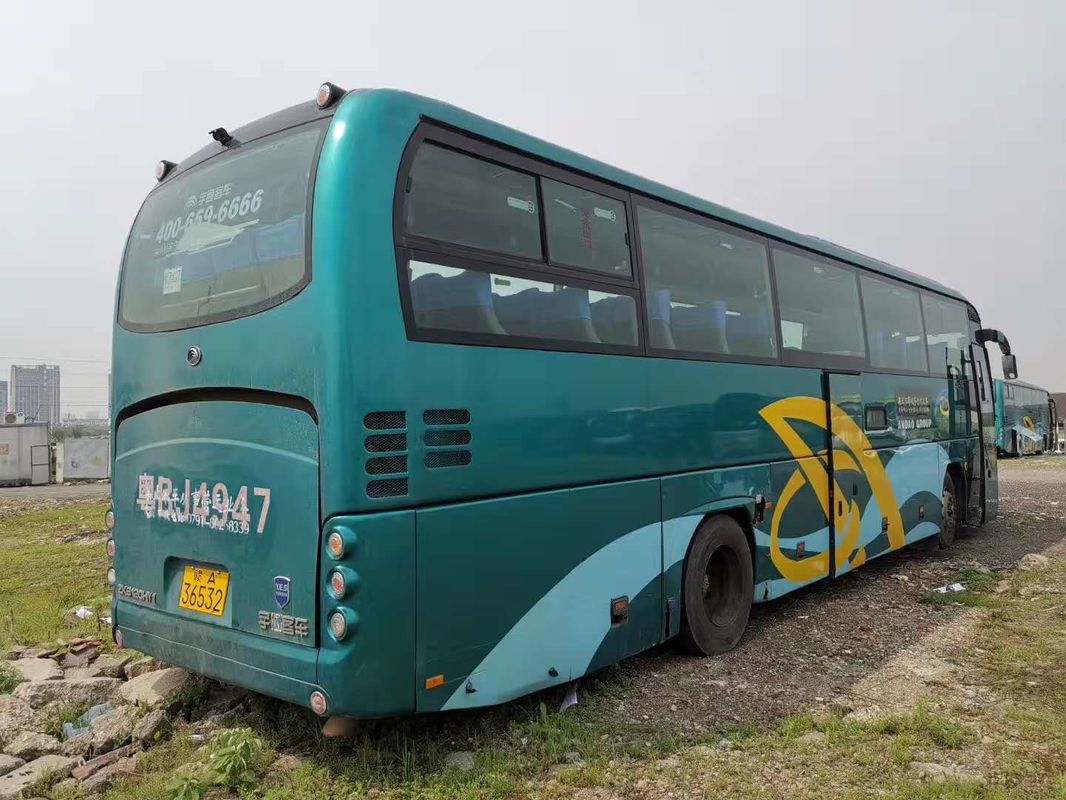 47の座席は2010年によって使用されるYutong 12mの長さのディーゼル ユーロIIIエンジン6120モデルをバスで運びます
