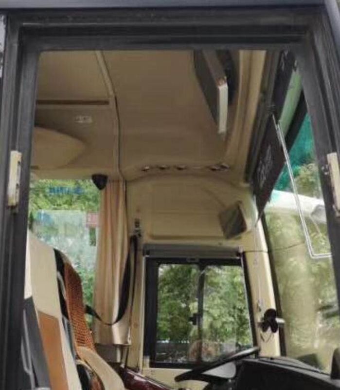 39の座席260HPは2010年8995 x 2480 x 3330mm Yutongバス100km/H最高速度を使用しました