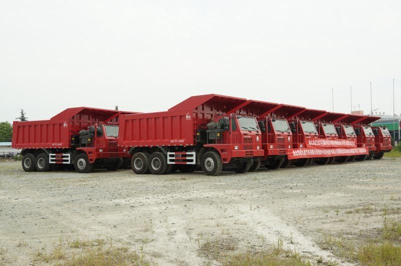 371HP運転Sinotruckによって使用されるダンプ トラック50 - 70のトンのMinningのダンプ トラックの左手の