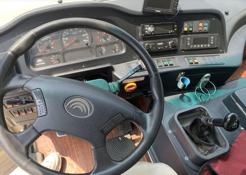 2015年22の座席はYutongバスCumminsの前部エンジン6729のモデルYutongバスを使用しました