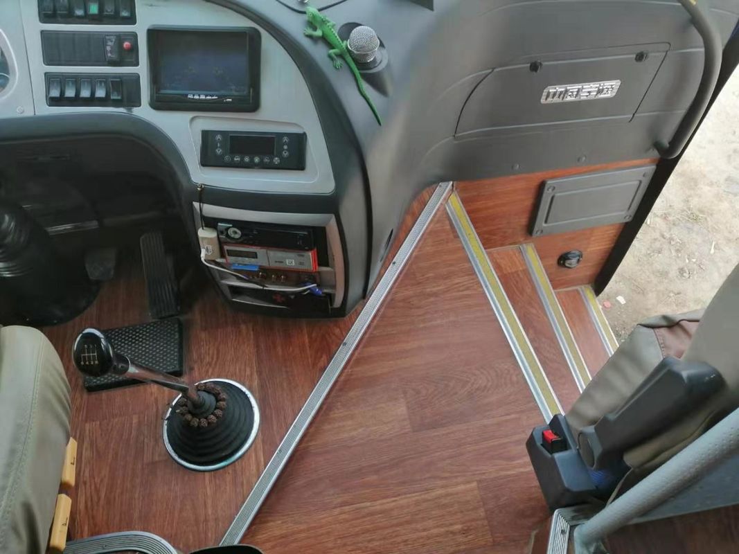 ZK6908モデル ディーゼル燃料使用されたYutongは2015の年39の座席任意色をバスで運ぶ