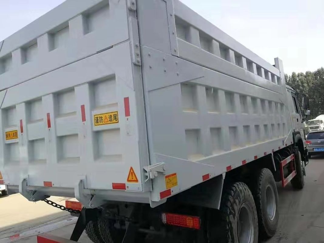 右ドライブが付いているZZ3317N3867によって使用されるダンプ トラック8*4 12のタイヤのダンプカー トラック