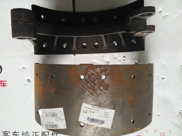 低炭素鋼鉄乗客バス予備品35A23-02523のリヤ・ブレーキの靴のYutongのブランド