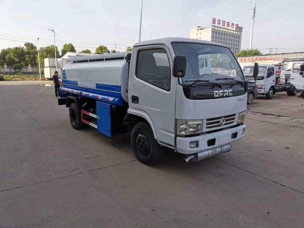 軽量4X2 5000Lの石油燃料のタンクローリー5m3オイルの給油のトラックISOの証明