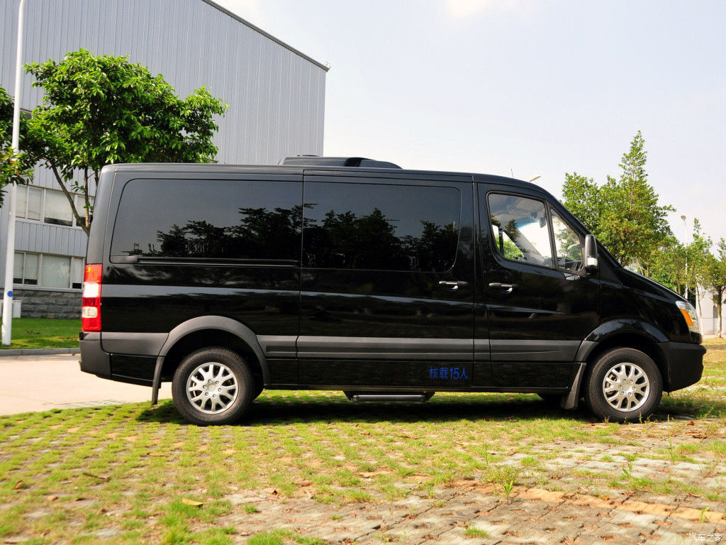6ギヤ手動ディーゼル105kw 2019年は小型コーチ10-15 Seaterの高い屋根を使用した