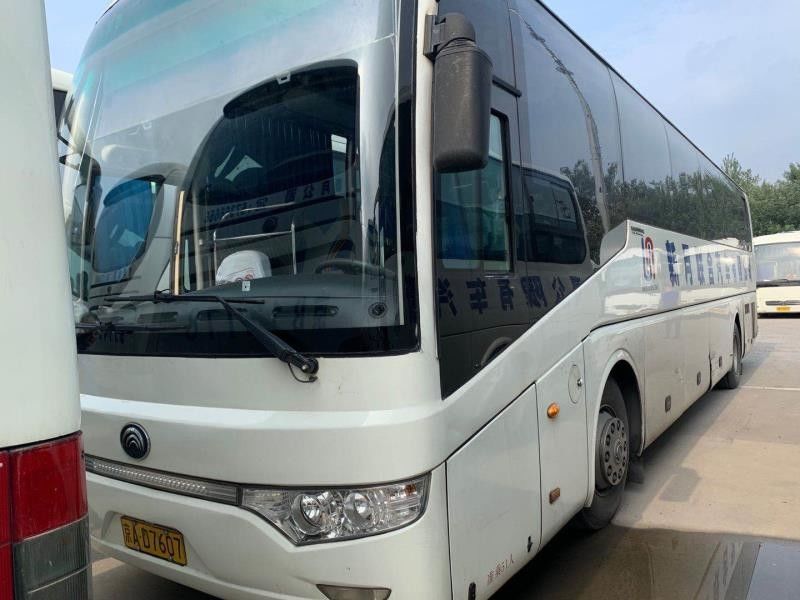 2010年のディーゼルYutong ZK6122 51の座席RHDによって使用される旅行バス贅沢な内部