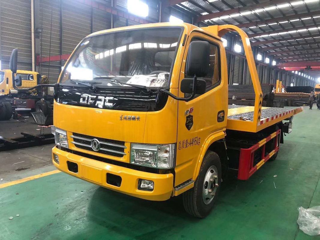ユーロ3台のDongfeng 95HP 6の車輪の道救助のレッカー車3トン5トン6トン