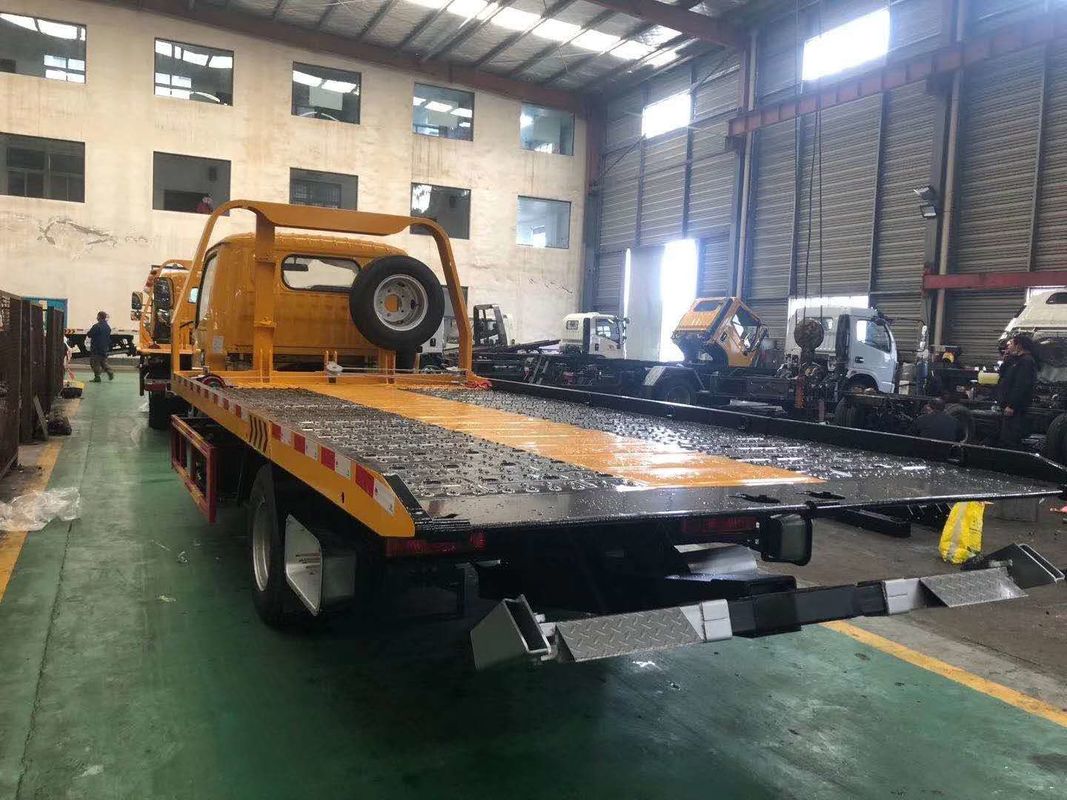 ユーロ3台のDongfeng 95HP 6の車輪の道救助のレッカー車3トン5トン6トン