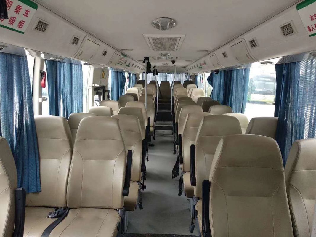 ZK6116HF 228kw 51の座席は乗客が贅沢な座席LHDを詰める低いキロメートルの裸体をバスで運ぶYutongバスを使用した
