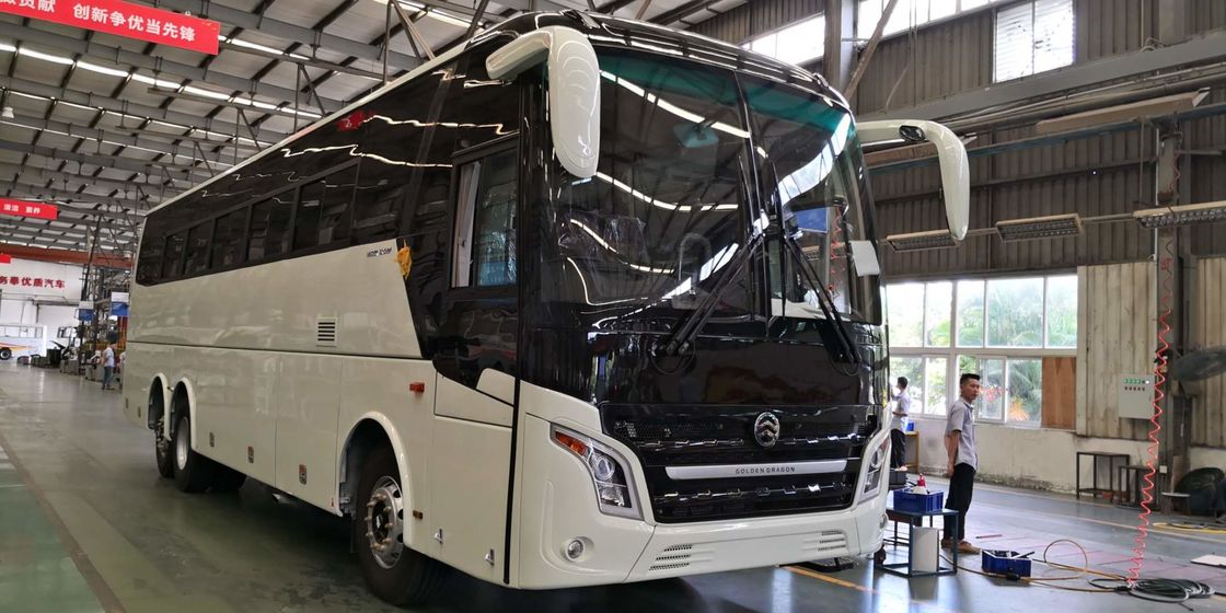 新しいブランドの二重車軸ユーロIIのディーゼル観光バスの前部Cummins Engineは58-70座席によって使用される金ドラゴンXML6125をバスで運ぶ