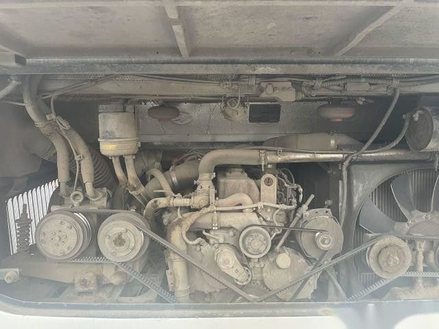 鋼鉄シャーシが乗客バスYuchaiの後部エンジン162kwの単一のドアを使用した使用されたより高いバス モデルKLQ6882 39座席は雄牛を去った
