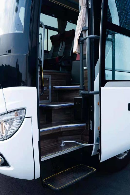 昇進の後部エンジンの58の座席白い色の真新しいYutongバスZK6126倍の車軸