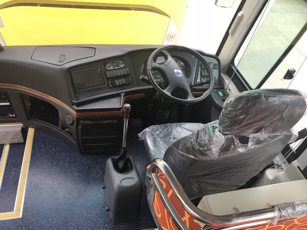 新しいShenlongのコーチ バスSLK6122D 47座席右ドライブ ディーゼル機関を搭載する新しいCoatchバス