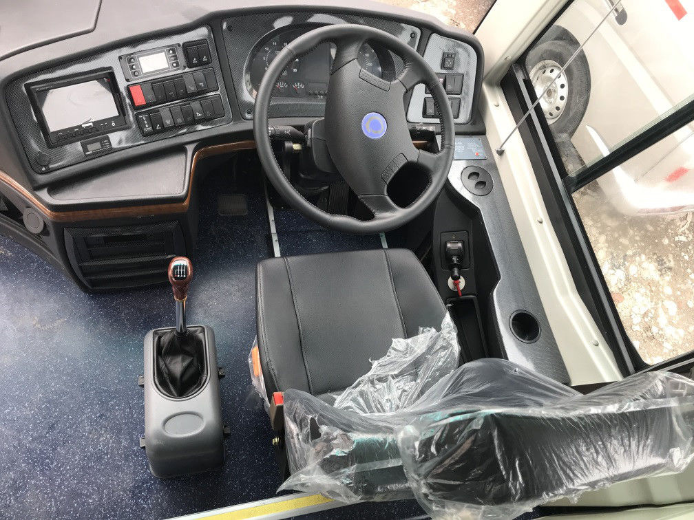 新しいShenlongのコーチ バスSLK6102CNG 35座席右ドライブ ディーゼル機関を搭載する新しい観光事業バス