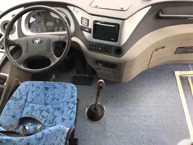 BJ6113はコーチ バスFOTONブランド51の座席単一のドアの低いキロメートルのユーロIVの左手ドライブを使用した