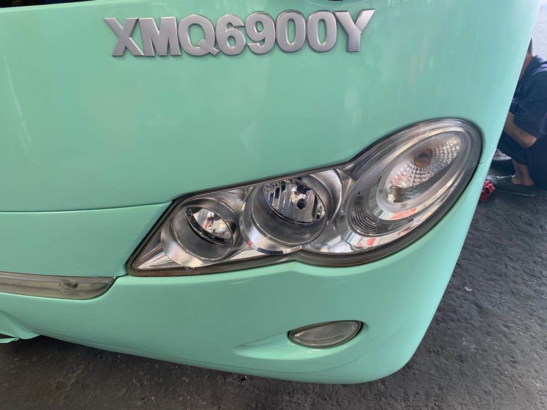使用された観光バスKinglong XMQ6900 39は左のステアリング単一のドアの鋼鉄シャーシの低いキロメートルによって使用される乗客バスをつける