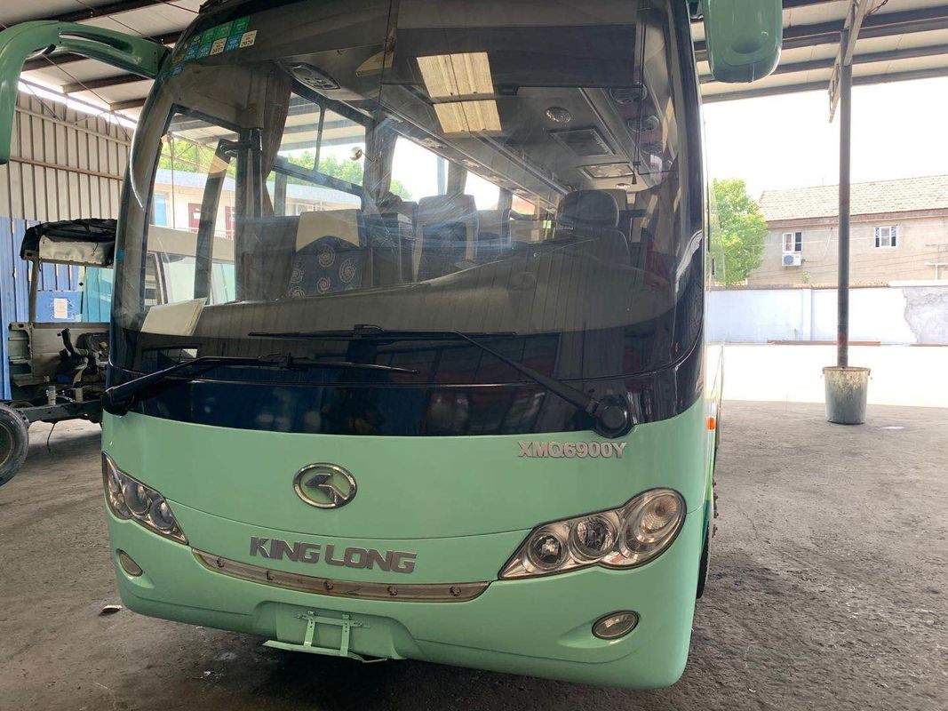 使用された観光バスKinglong XMQ6900 39は左のステアリング単一のドアの鋼鉄シャーシの低いキロメートルによって使用される乗客バスをつける