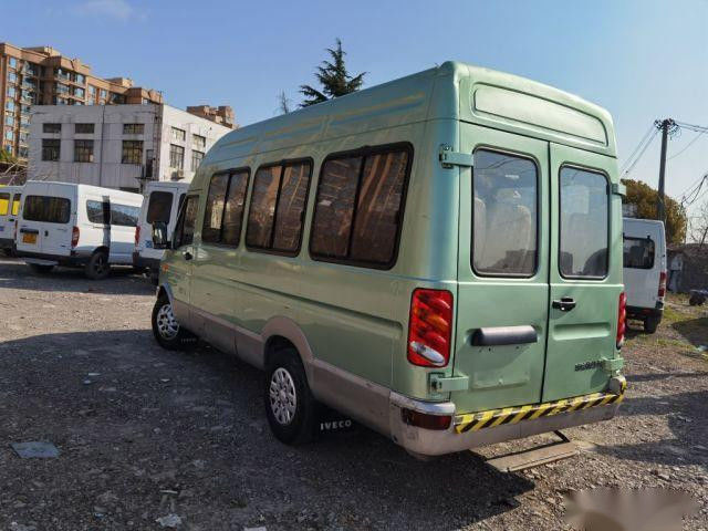 中古ミニバス 17人座 2.8T ディーゼルエンジン 電気ゲート ユーロIII