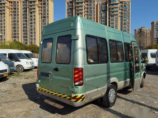 中古ミニバス 17人座 2.8T ディーゼルエンジン 電気ゲート ユーロIII