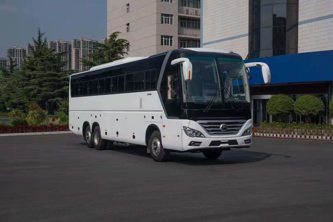65座席Yutong ZK6126Dの新しいバスRHDのディーゼル機関を操縦する新しいコーチ バスは後車軸の新しいバスを倍増する