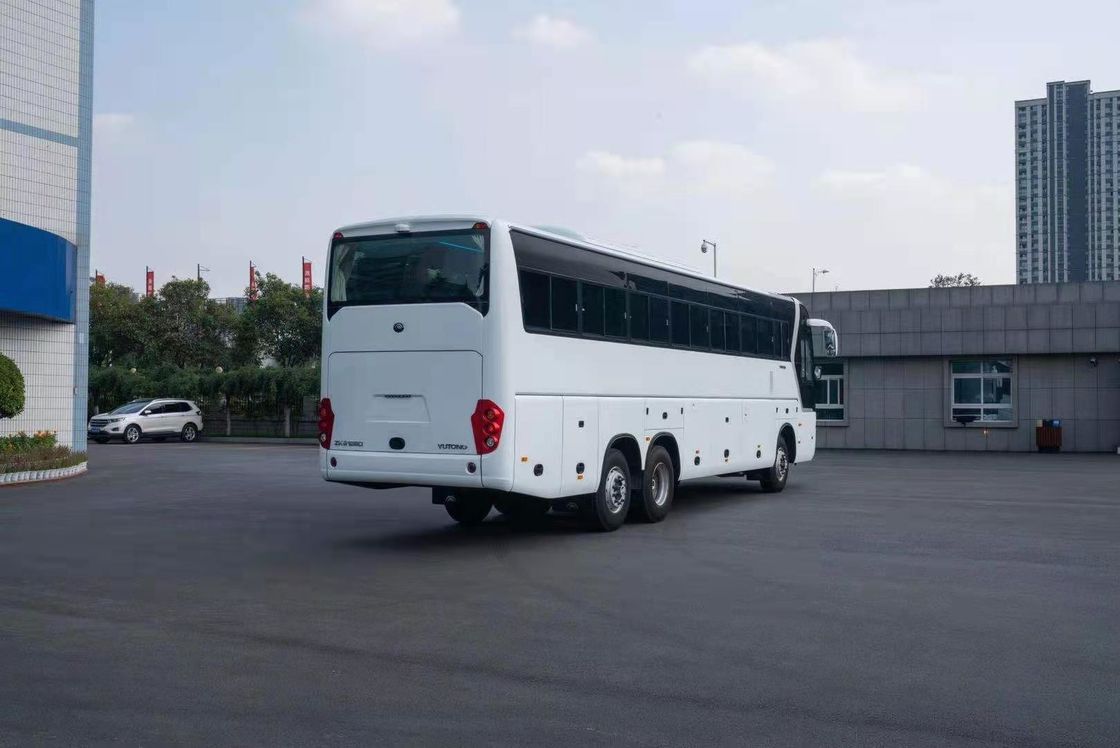 65座席Yutong ZK6126Dの新しいバスRHDのディーゼル機関を操縦する新しいコーチ バスは後車軸の新しいバスを倍増する