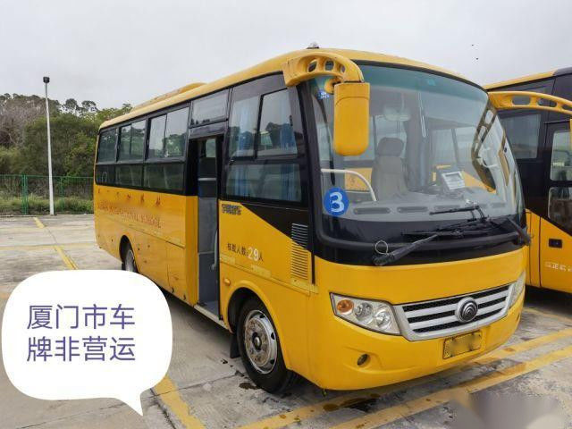 使用されたYutongバス29座席観光バスの鋼鉄シャーシ前部エンジンのユーロIIIの左のステアリング