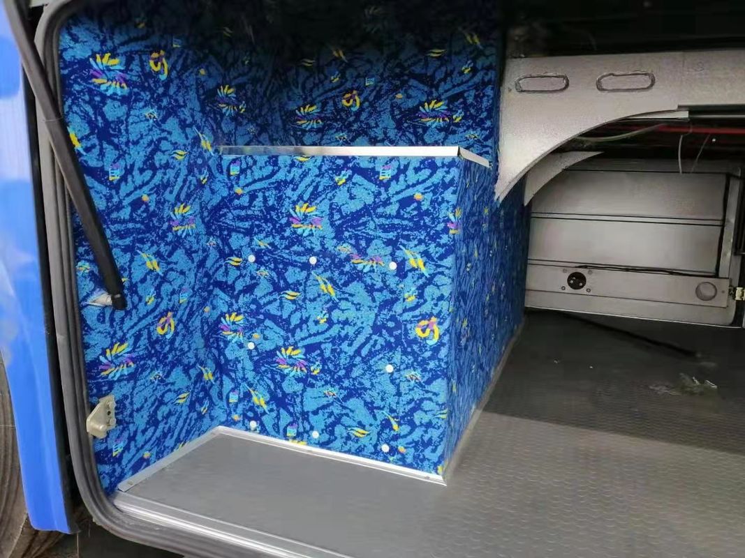 Yutong ZK6117 55は新しいバス鋼鉄シャーシの後部ディーゼル機関 バス ユーロIIIをつける