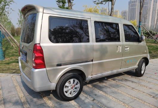 2013年のWuling車7の座席小型バス ユーズド・カー ガソリン燃料LHDドライブ モード