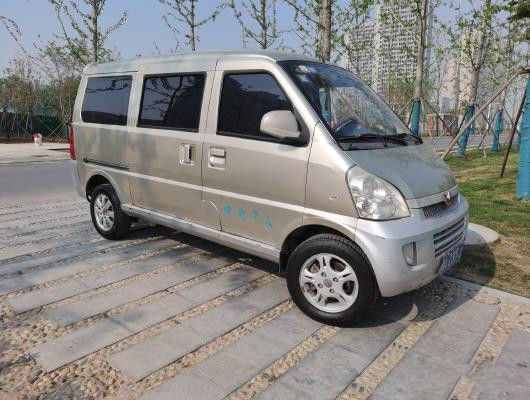 2013年のWuling車7の座席小型バス ユーズド・カー ガソリン燃料LHDドライブ モード