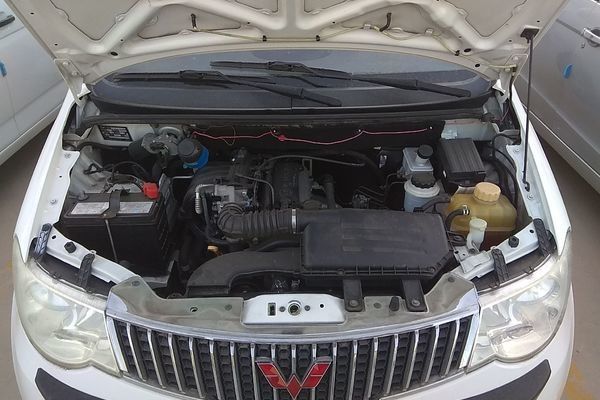 2014年のWulingの中古車7の座席小型バス ユーズド・カー ガソリン燃料LHDドライブ