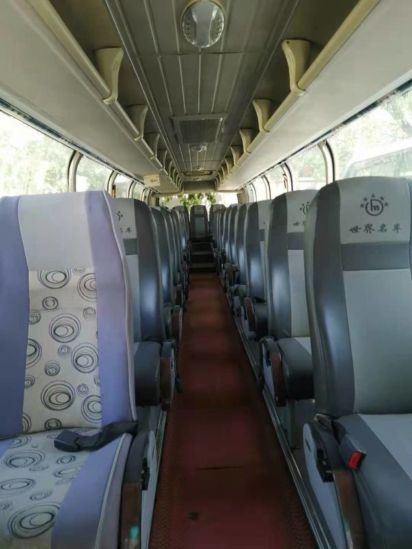使用されたYoungmanバスNEOPLANシャーシ48seatsのエアバッグの両開きドアはステアリング後部エンジンによって使用された乗客バスを去った