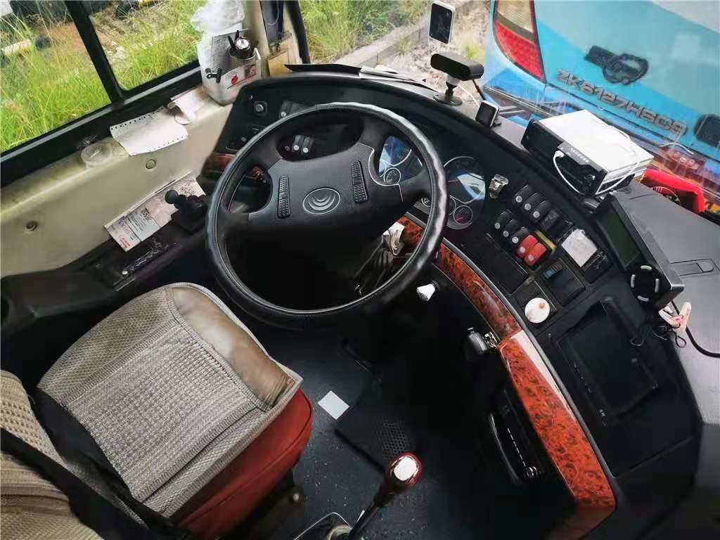 2013年の中古バスがYutongバスZK6122HQを使用した49の座席はエアコンが付いているコーチ バスを使用した
