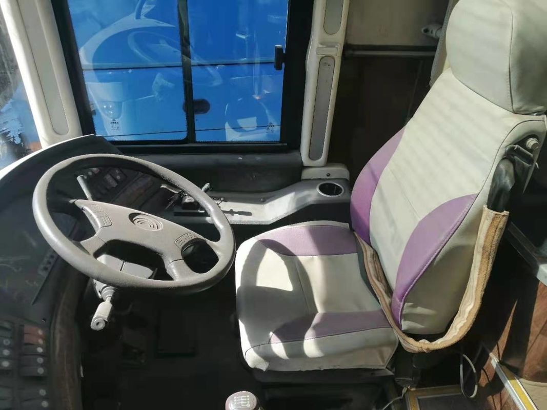 使用された観光バスのYutongのブランドZK6127右ドライブ55座席後部エンジンによって使用されるコーチ バス両開きドア