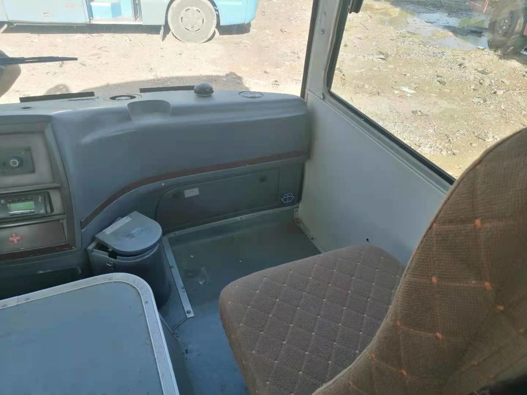 使用された小型バスYutong ZK6608 19は前部エンジンの鋼鉄シャーシによって使用されるコーチのバスによって残されるステアリング低いキロメートルをつける