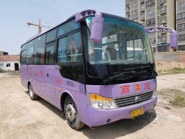 Yutong使用されたバスZK6752 30はディーゼル前部エンジンを使用した小型バス ユーロIVの低いキロメートルをつける