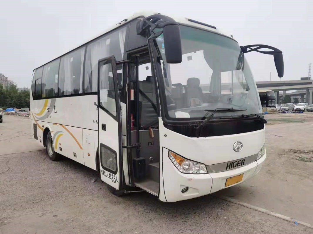 より高いバスKLQ6808 35座席Yuchai使用された後部エンジン140kwはコーチ バス鋼鉄シャーシの低いキロメートルを使用した