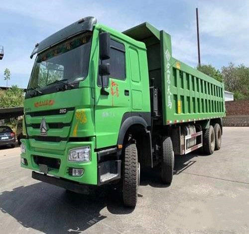 中国秒針のSinotruk HOWO 7の大型トラック380の馬力8X4 8.2mダンプ トラックZZ3317N4667E1